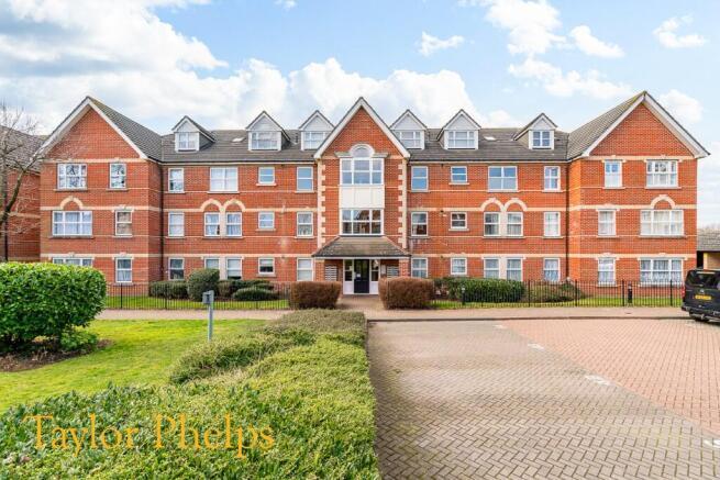 Cobham Close, Enfield, EN1 3SD