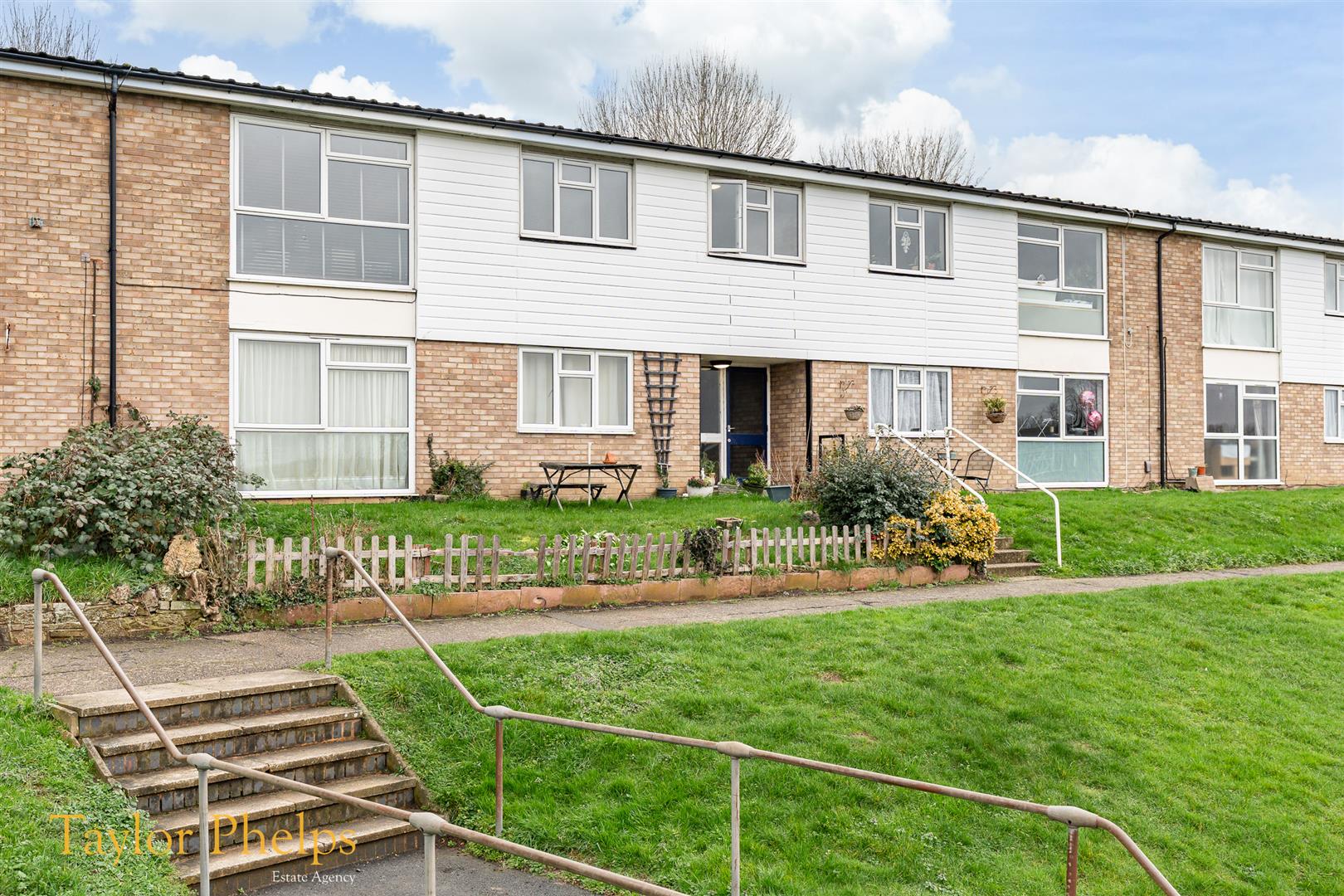 Chapelfields, Stanstead Abbotts, SG12 8HX