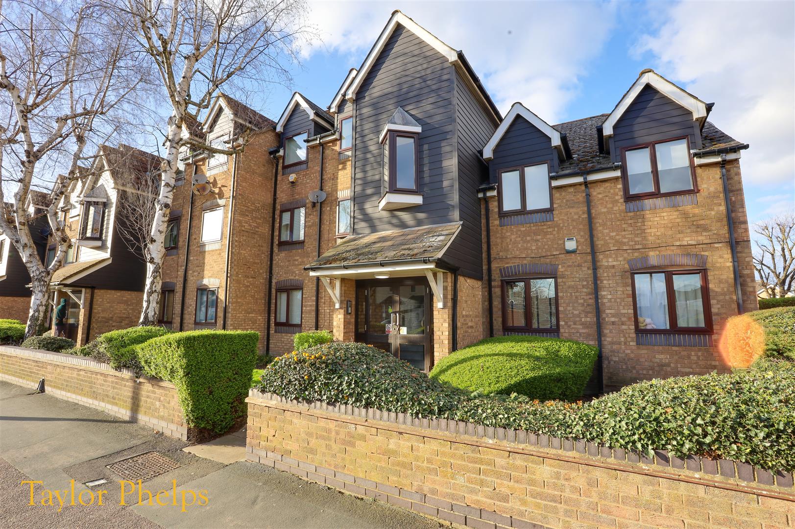 Windmill Lane, Cheshunt, EN8 9AG