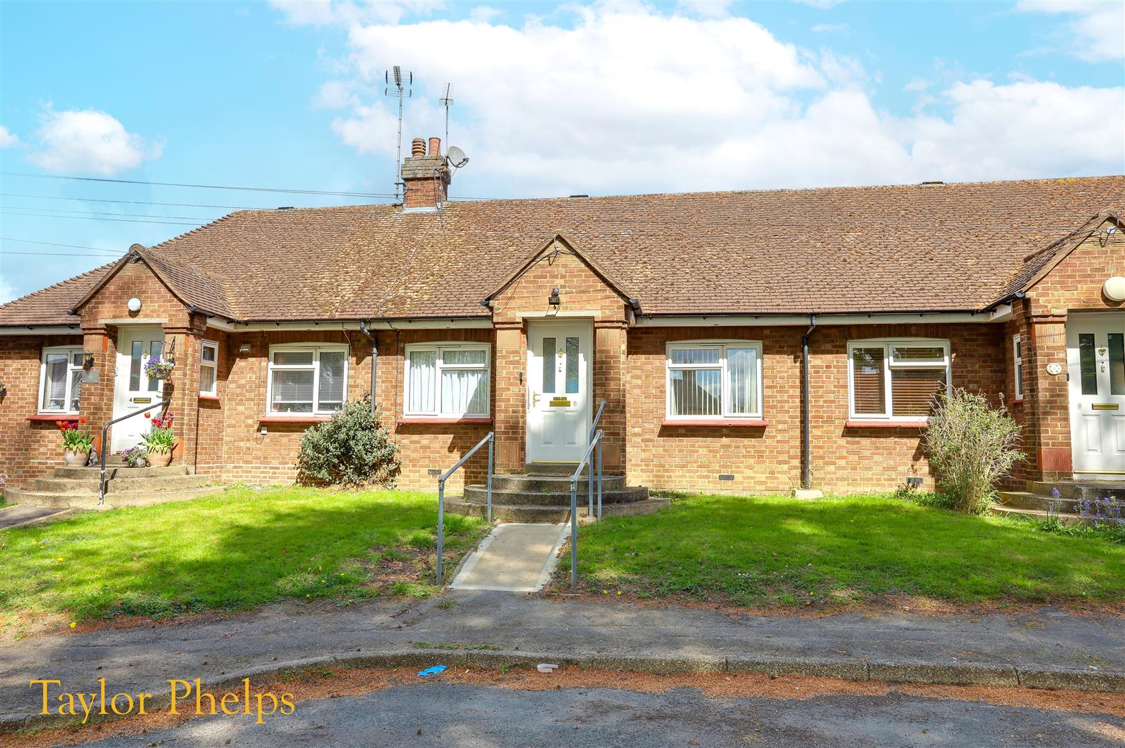 Grantham Gardens, Ware, SG12 7EL