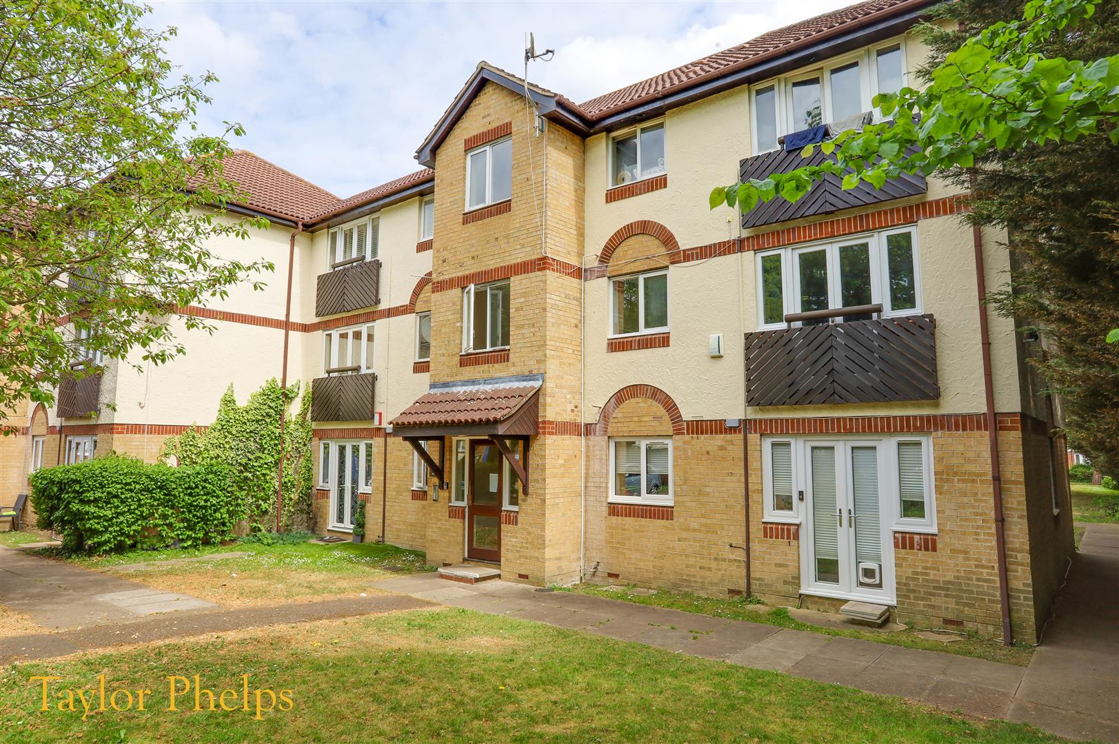Friends Avenue, Waltham Cross, EN8 8LX