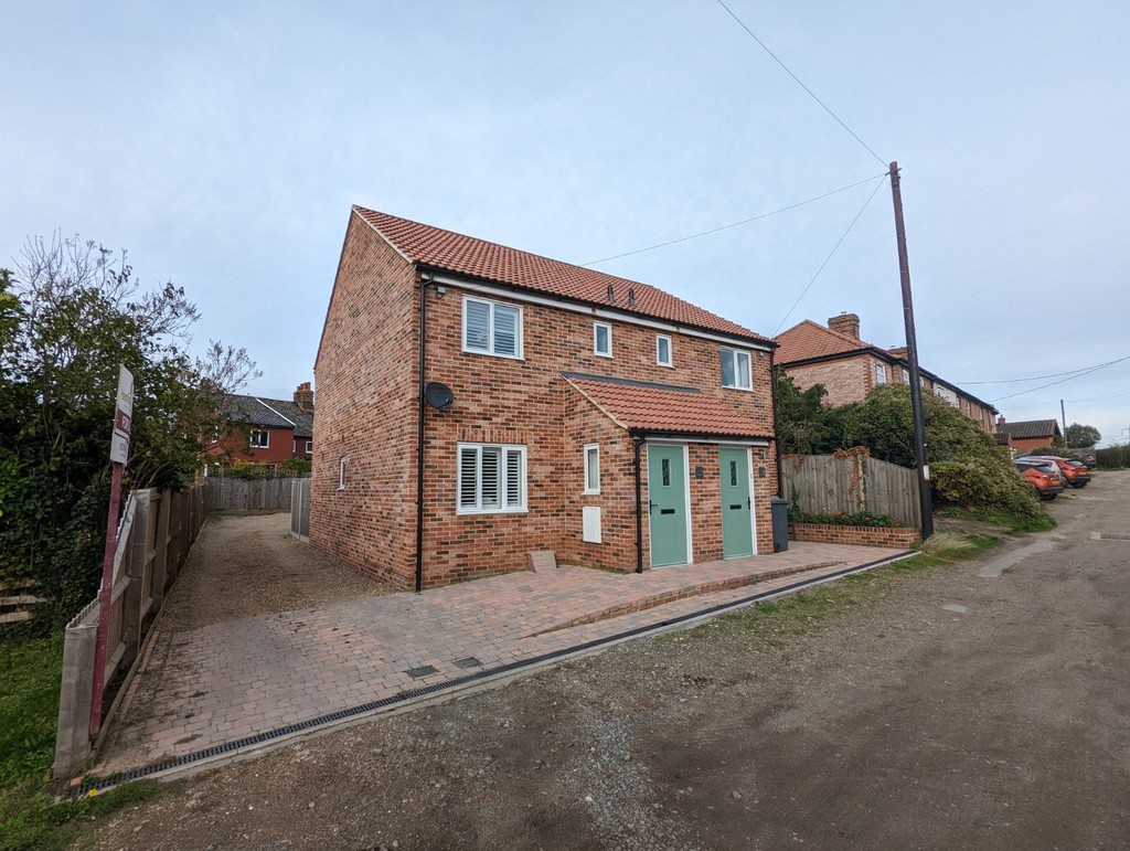 Property in St. Andrews Road, Knodishall, Saxmundham, IP17 1GP