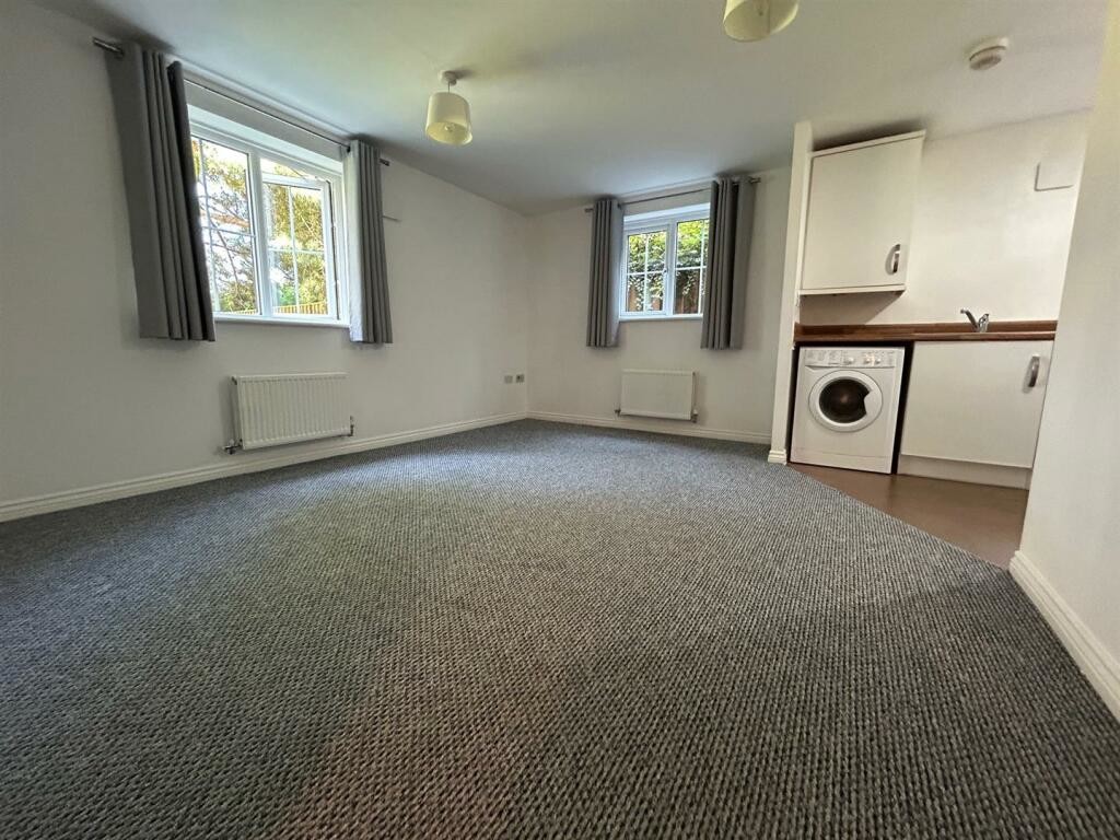 Property in Windsor Court, Needham Market, Ipswich, IP6 8BY