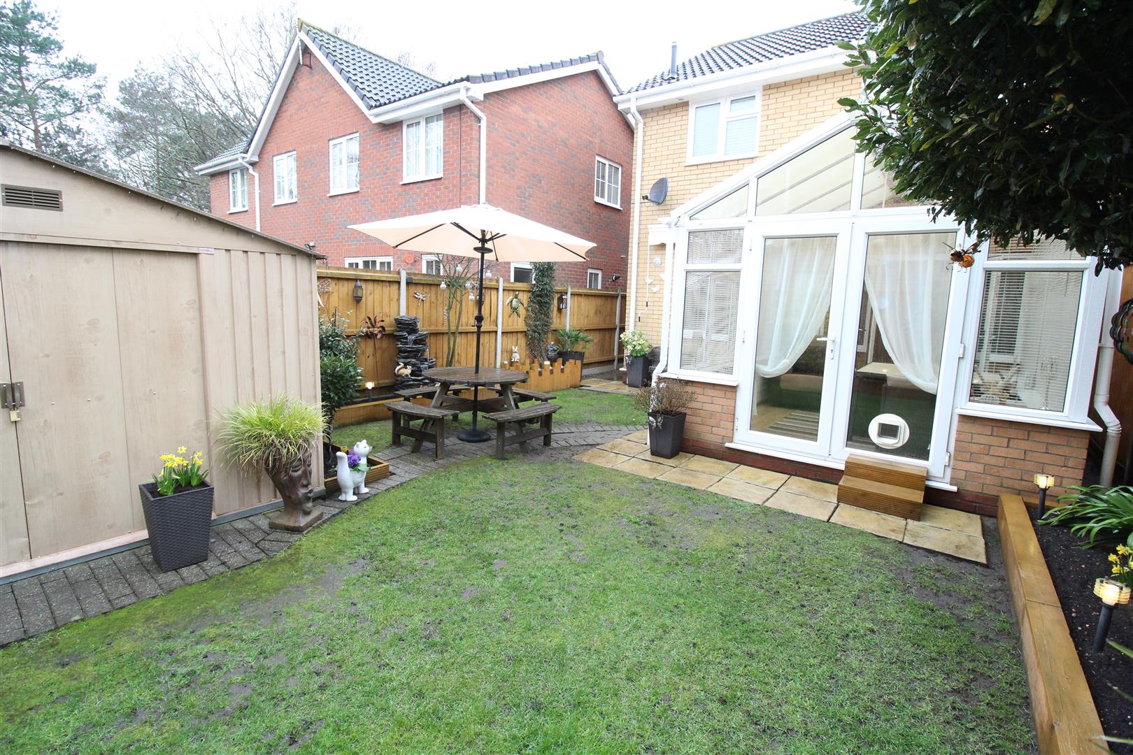 Property in Woodrush Road, Purdis Farm, Ipswich, Suffolk, IP3 8RB
