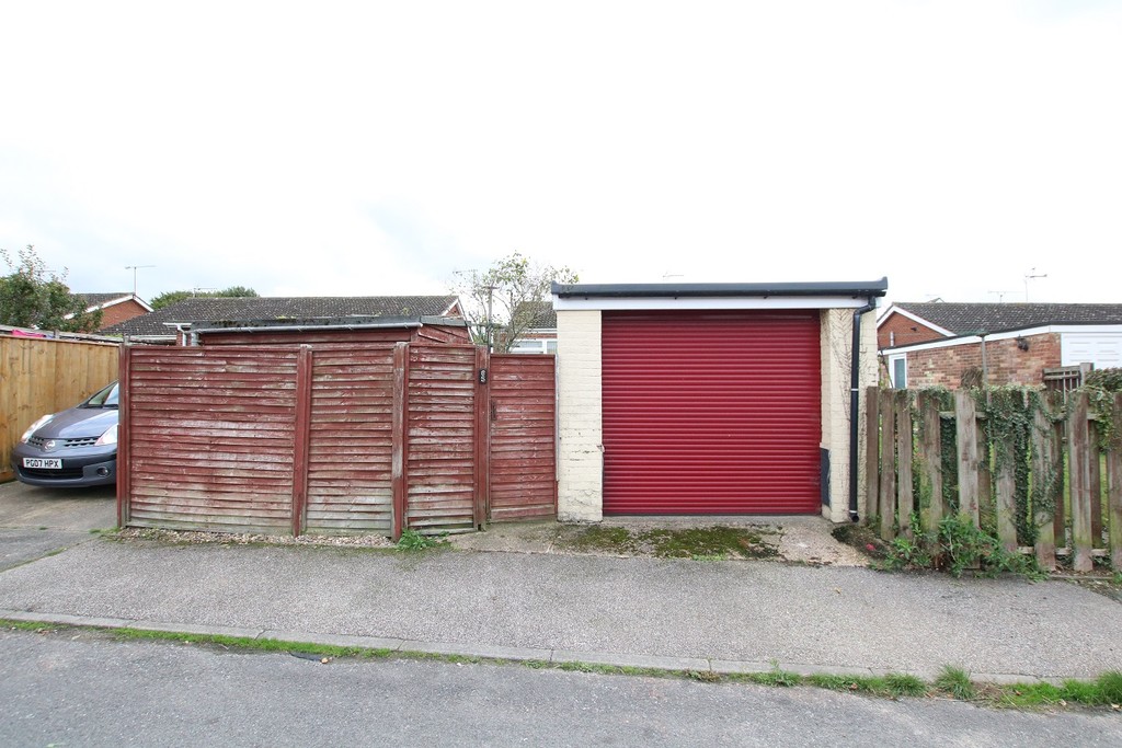 Property in Thornhill Road, Claydon, Ipswich, Suffolk, IP6 0DZ