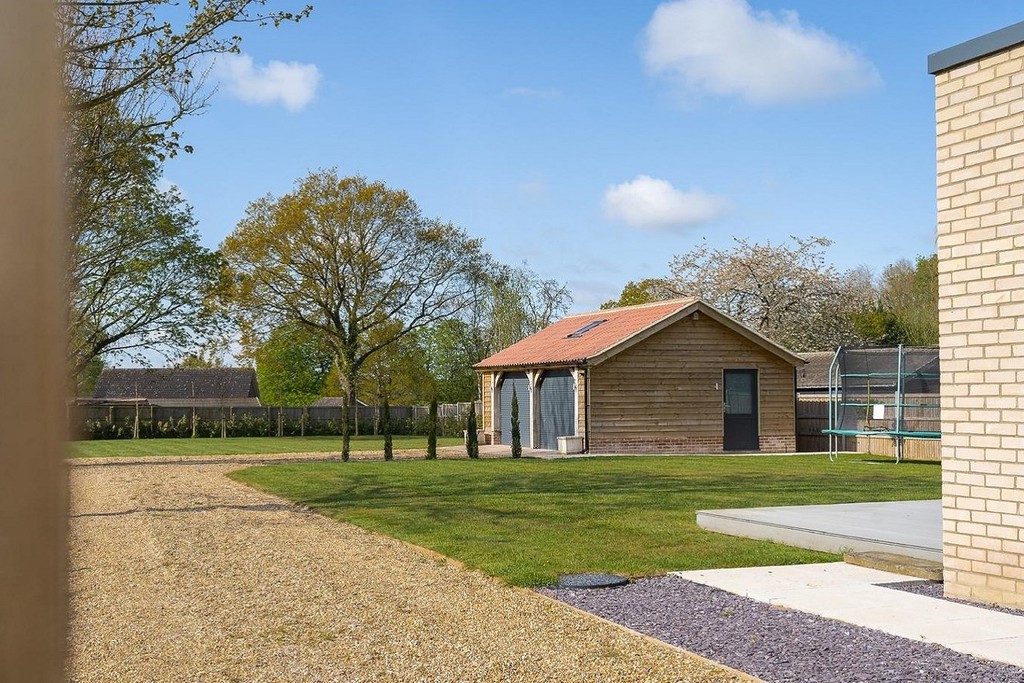 Property in Kenney Close, Burstall, Ipswich, Suffolk, IP8 3ER