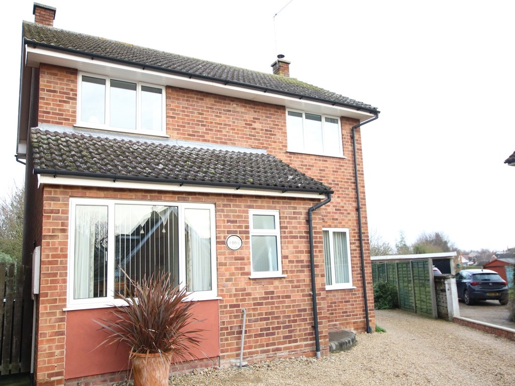 Property in Old Rectory Close, Barham, Ipswich, Suffolk, IP6 0PY