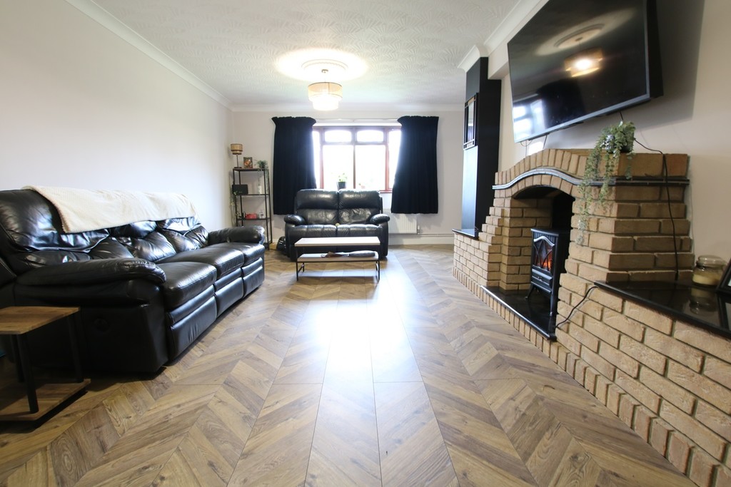 Property in Bacon Road, Barham, Ipswich, Suffolk, IP6 0BG