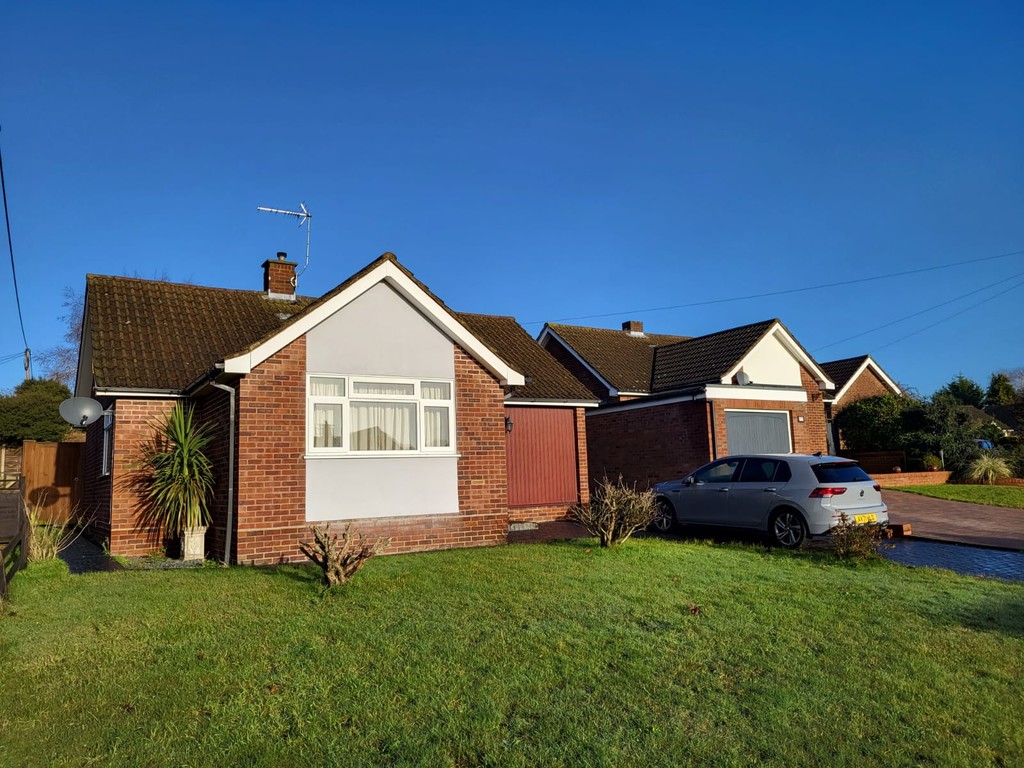 Property in Phillipps Road, Barham, Ipswich, Suffolk, IP6 0AZ