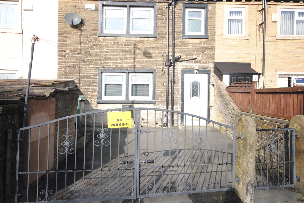Property in Thornton Old Road, Bradford, BD8 0HT