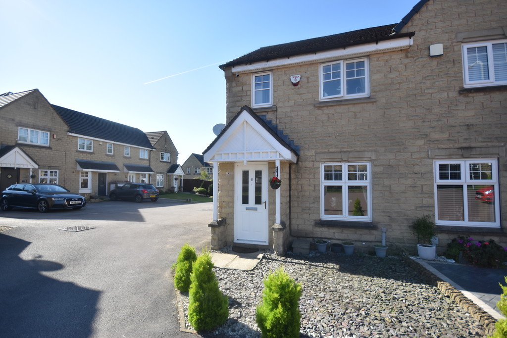 Property in Magpie Close, Westwood Park, Bradford, BD6 3XP