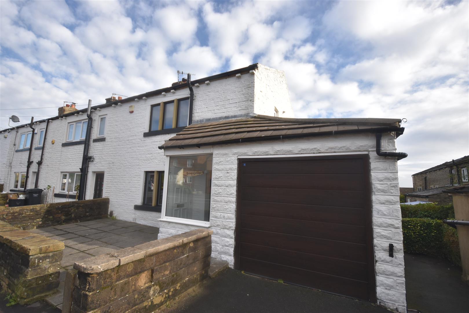 Property in Keighley Road, Illingworth, Halifax, HX2 8XB