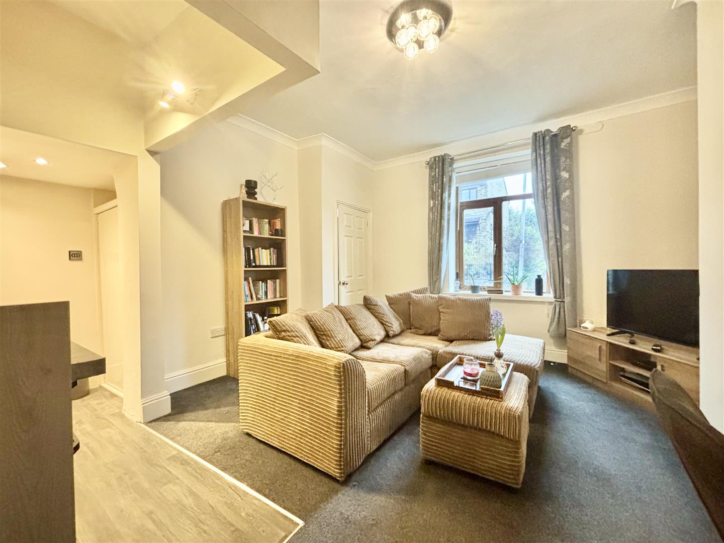 High Street, Bradford, BD13