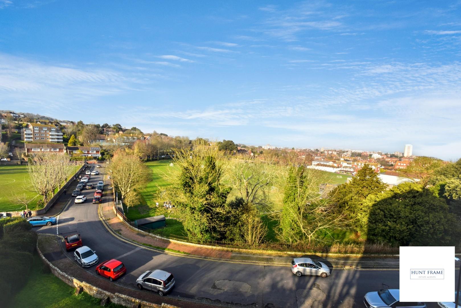 Wellcombe Crescent, Eastbourne, BN20