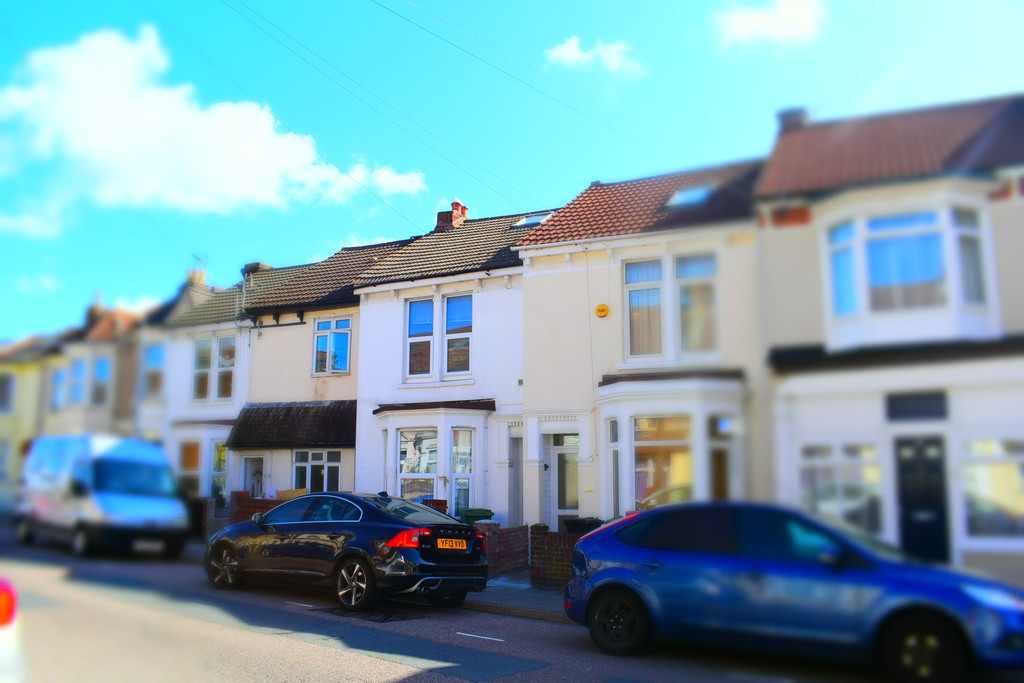 Property in Fawcett Road, Southsea, Portsmouth, PO4 0LE