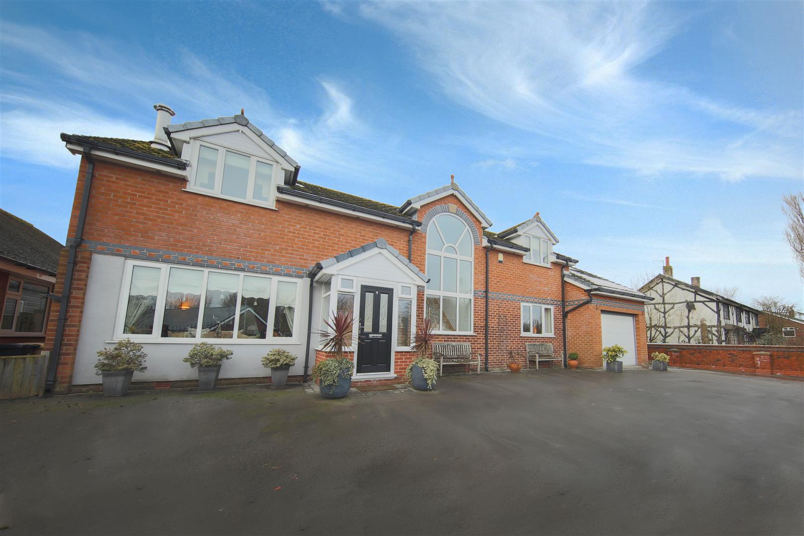 Property in Dobb Brow Road, Westhoughton, Bolton, Lancashire, BL5 2AZ