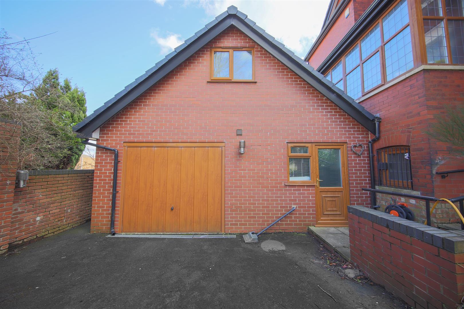 Property in Lane, Bredbury, Stockport, SK6 1DH