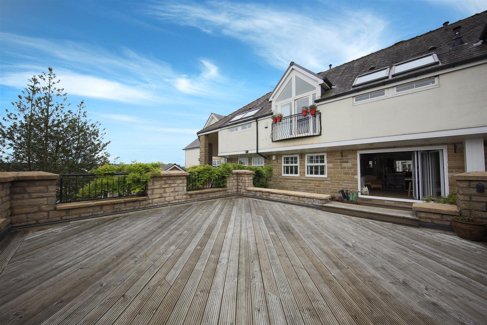 Property in Birtle Road, Birtle, Bury, BL9 6UT