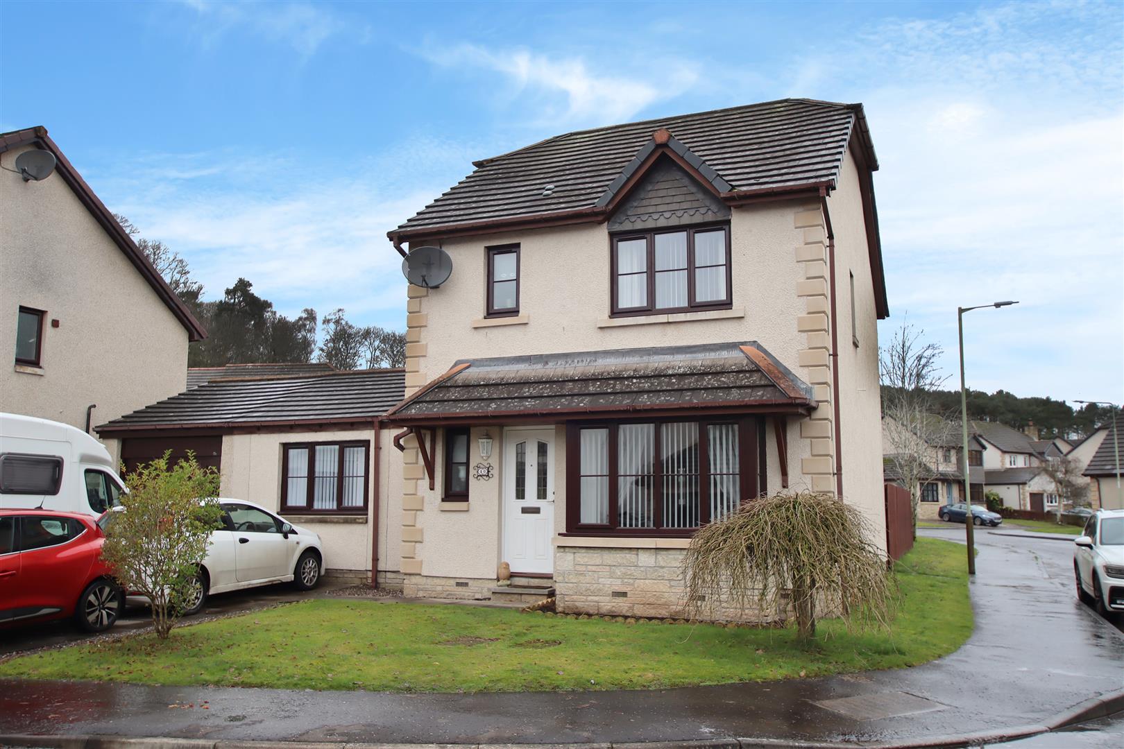 Property in Admiralty Wood, Almondbank, PH1