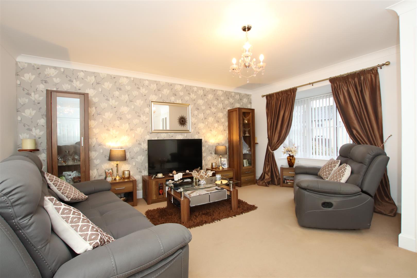 Property in Admiralty Wood, Almondbank, PH1