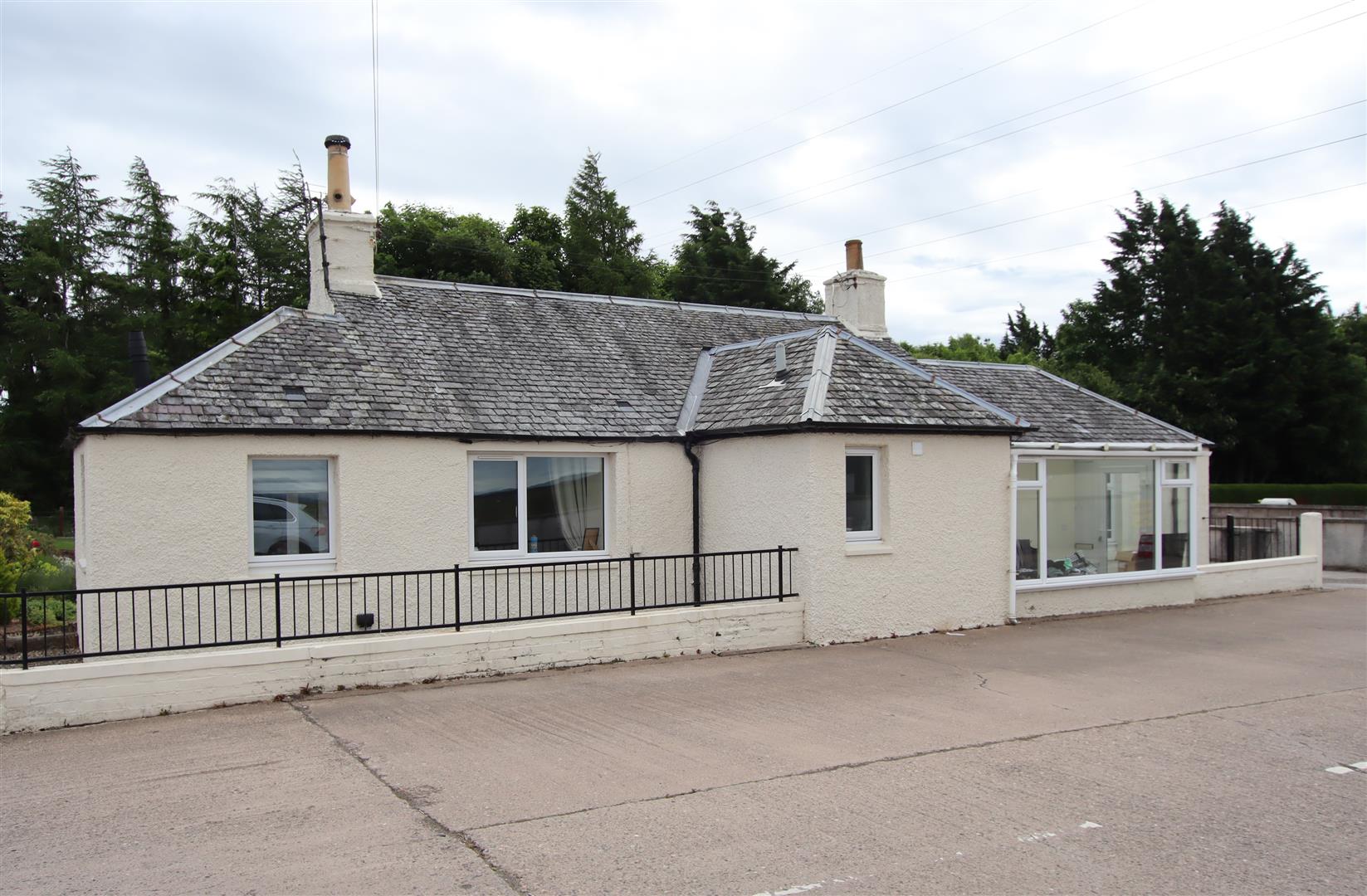 Property in Glendevon Cottages, Old Gallows Road, Perth, PH1