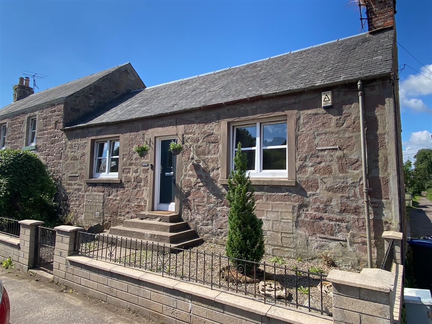 Property in Main Street, Bankfoot, PH1