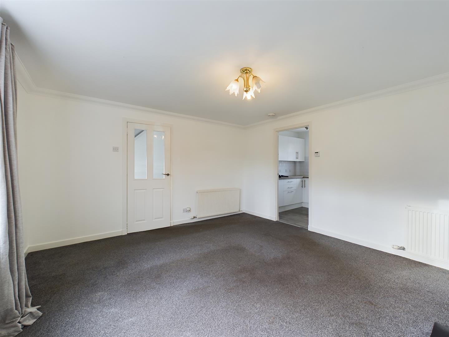 Property in Kintillo Place, Bridge Of Earn, PH2