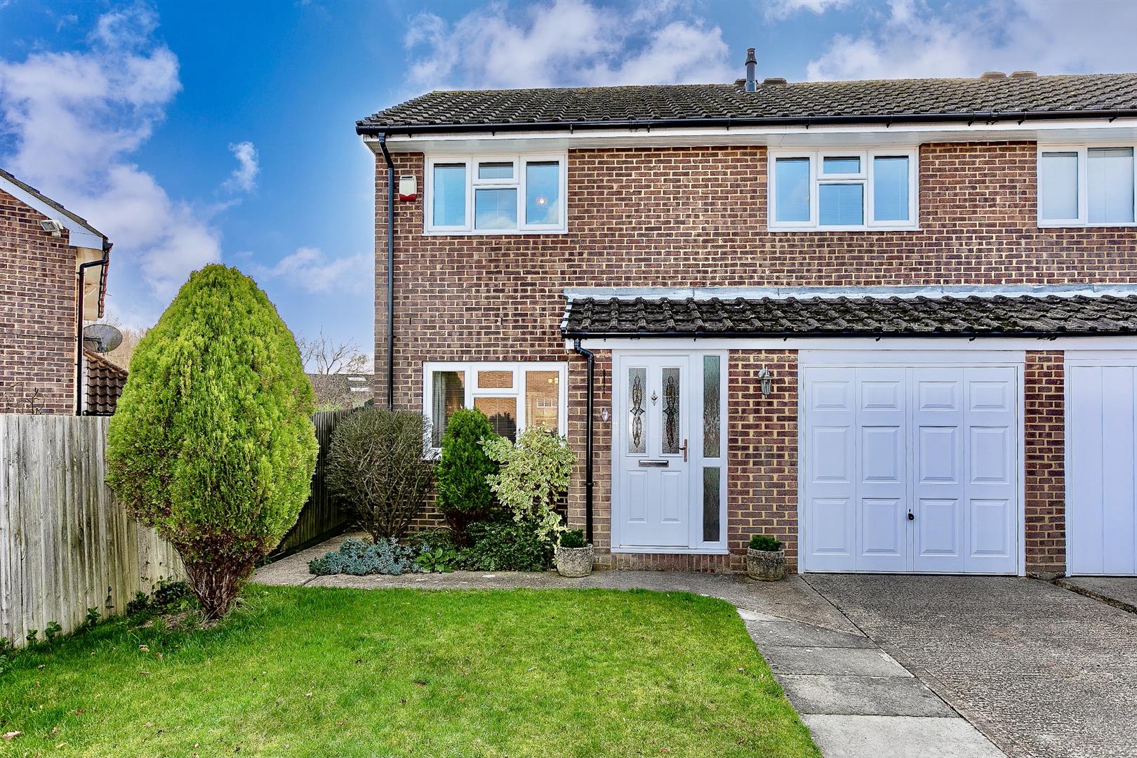 Property in Horseshoe Close, Pound Hill, Crawley, West Sussex, RH10 7YS