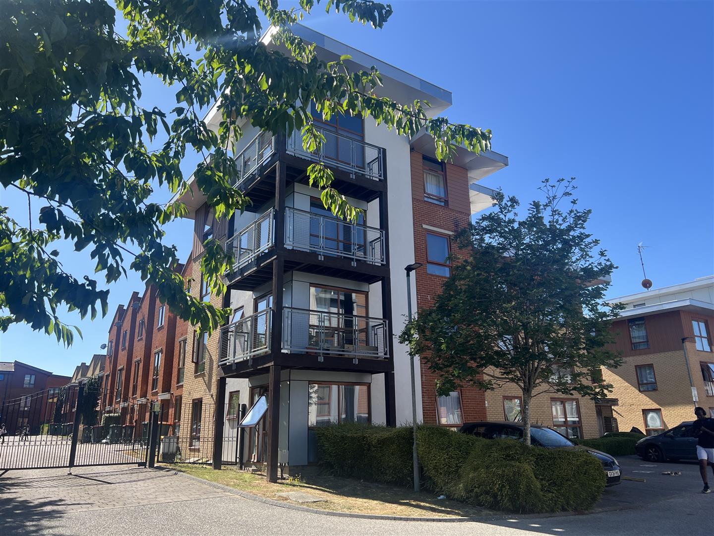 Commonwealth Drive, Crawley, RH10