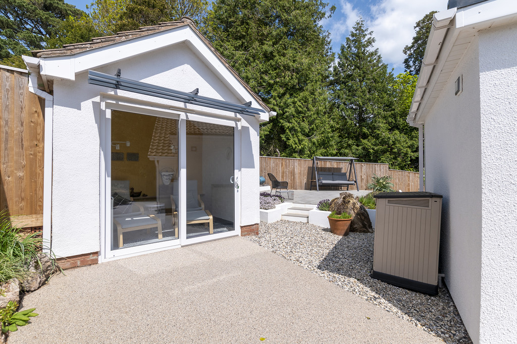 Property in Knowle Drive, Sidmouth, EX10 8HW