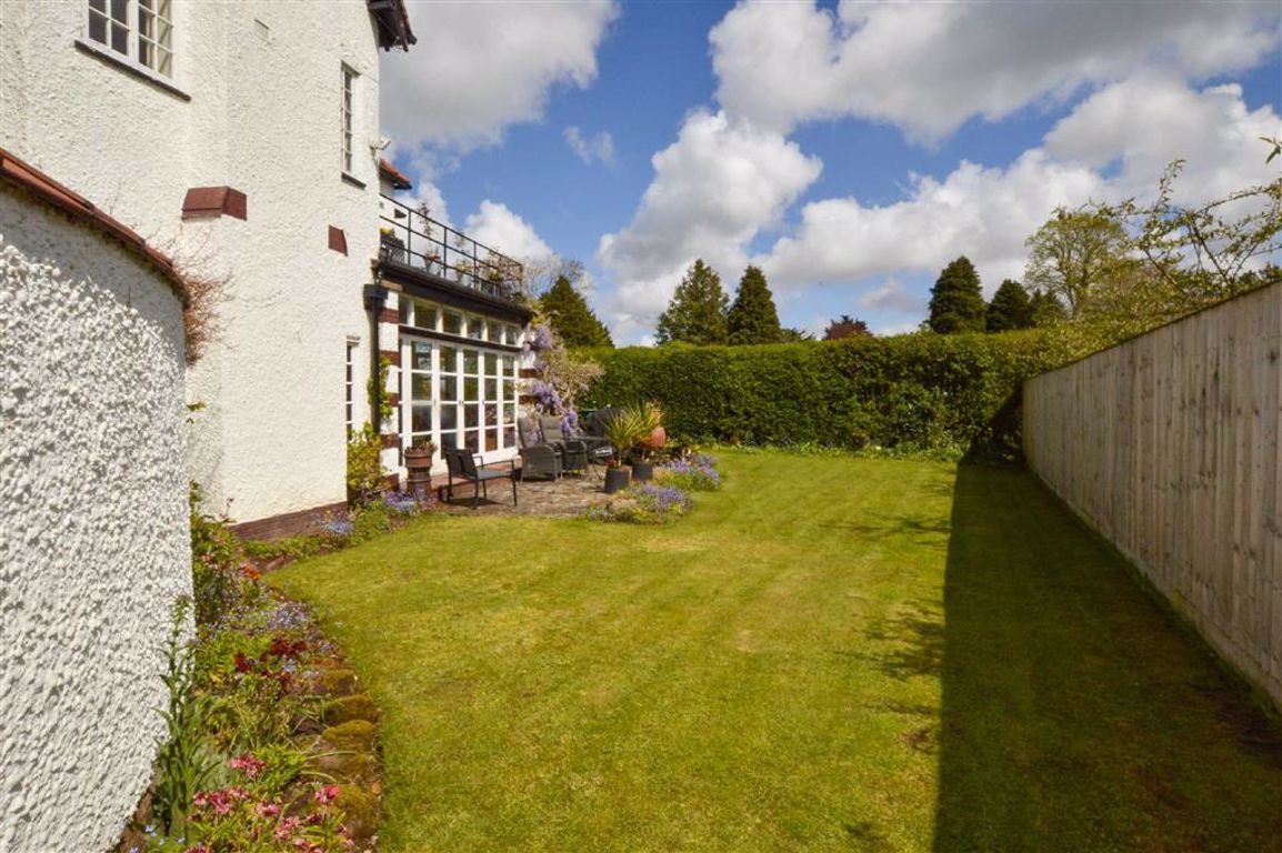 Property in Mill Lane, Willaston, Wirral, CH64 1RW