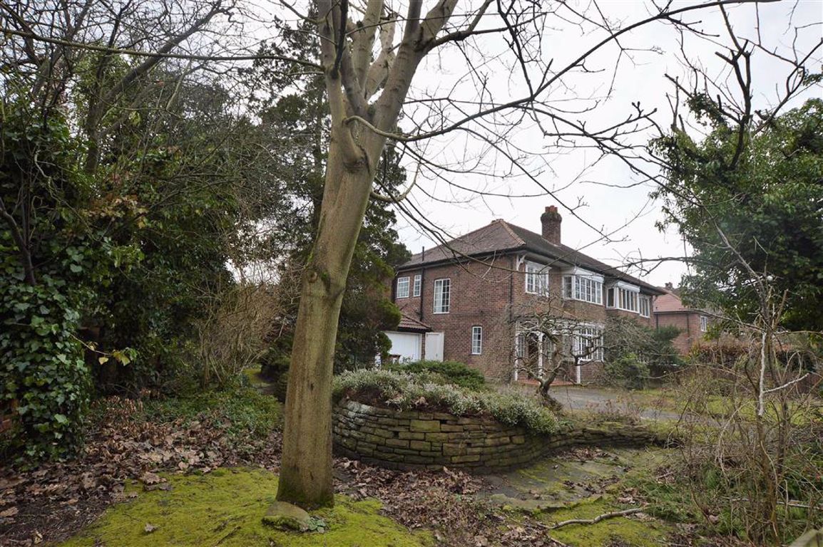 Property in Village Road, Oxton, Wirral, CH43 6TZ
