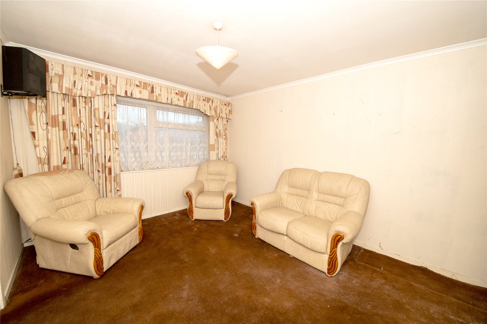 Lambourne Gardens, Reading, RG6