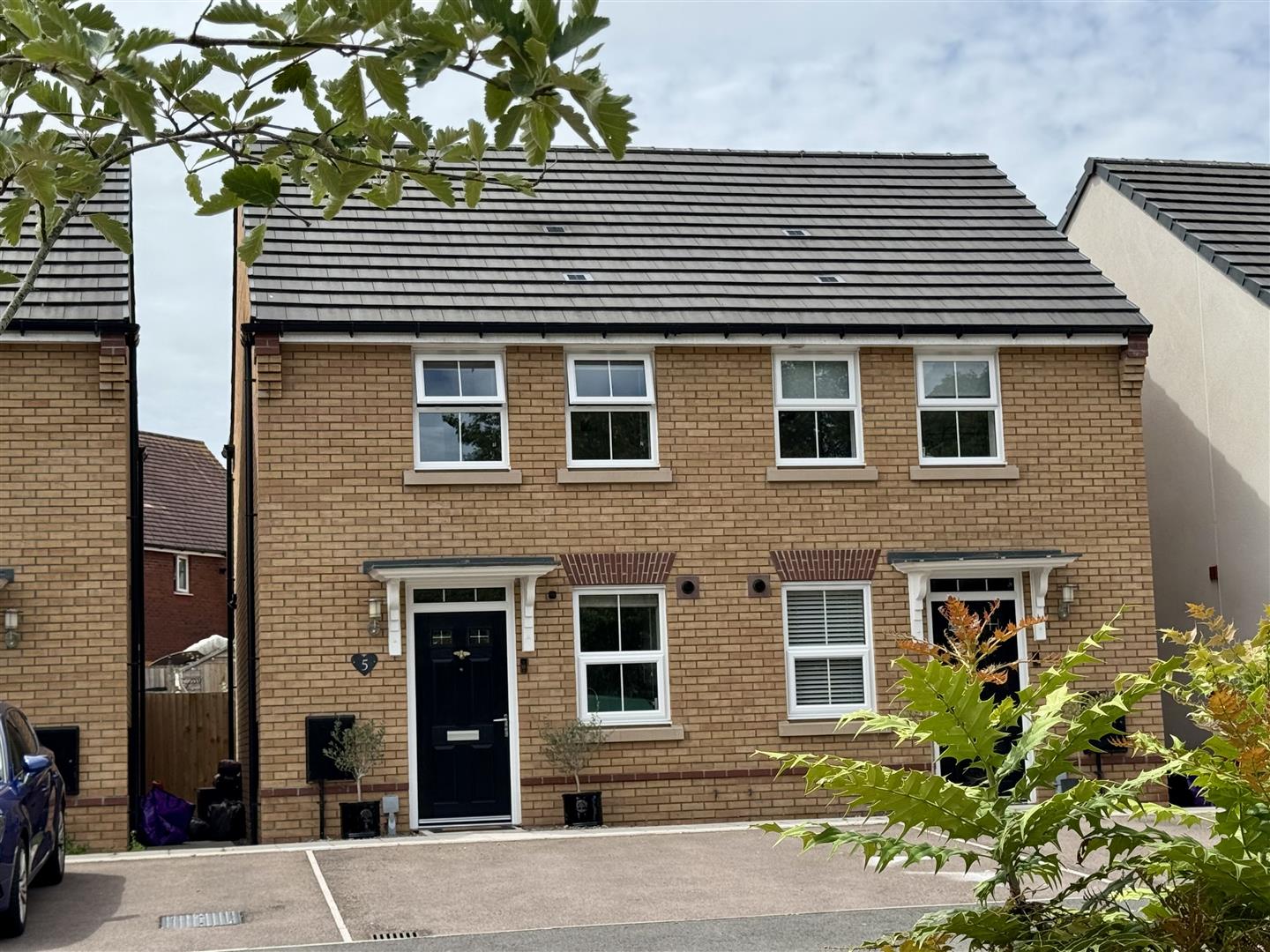 Gerddi Tir-Llyn, Caldicot, NP26