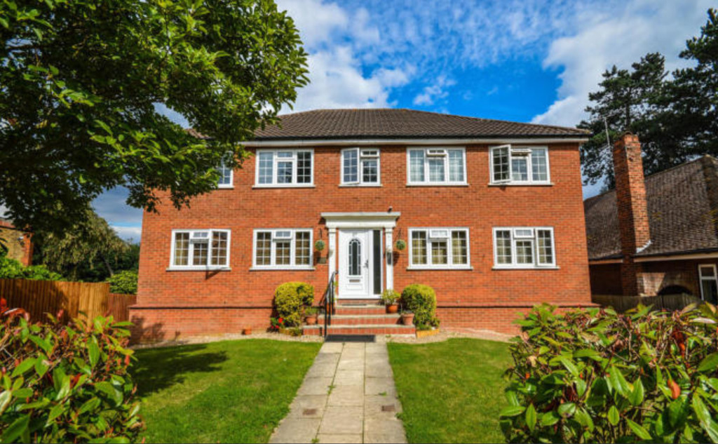 College Road, Hoddesdon, EN11