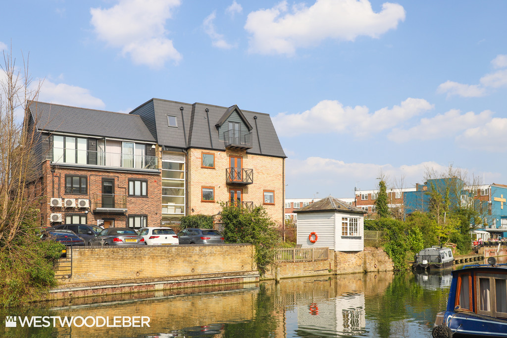 High Street, Ware, SG12