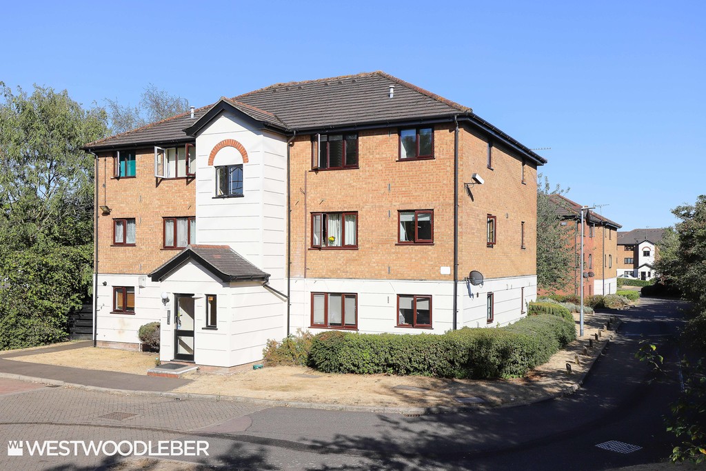 Parrotts Field, Hoddesdon, EN11