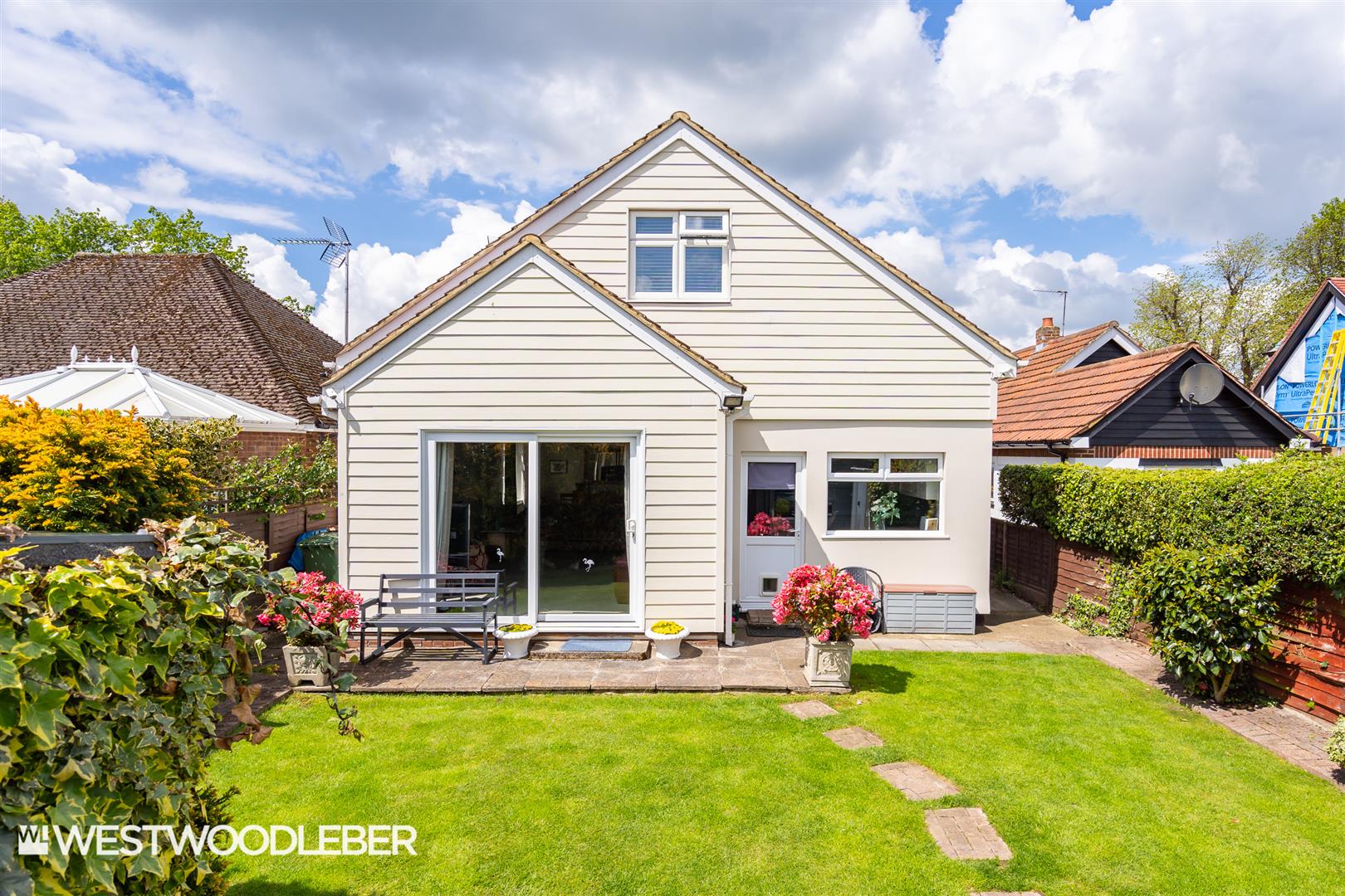 Property in Stanstead Road, Hoddesdon, London, EN11 0QJ