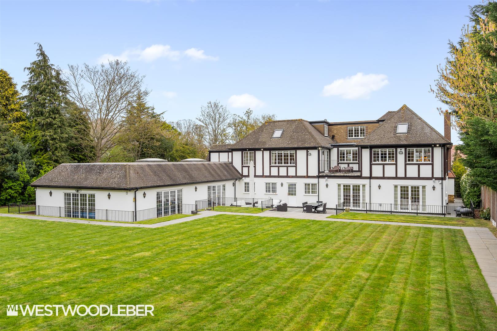 Property in Carnaby Road, Broxbourne, Hertfordshire, EN10 7EG