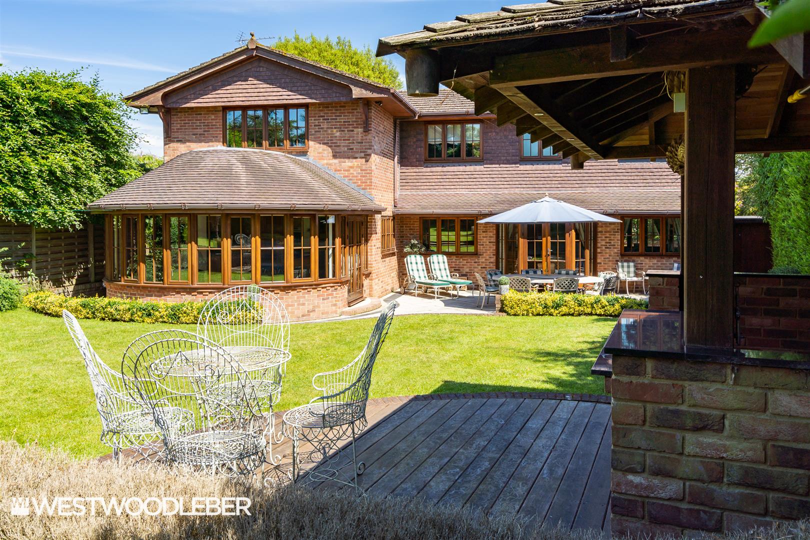 Property in Yewlands, Hoddesdon, London, EN11 8BX