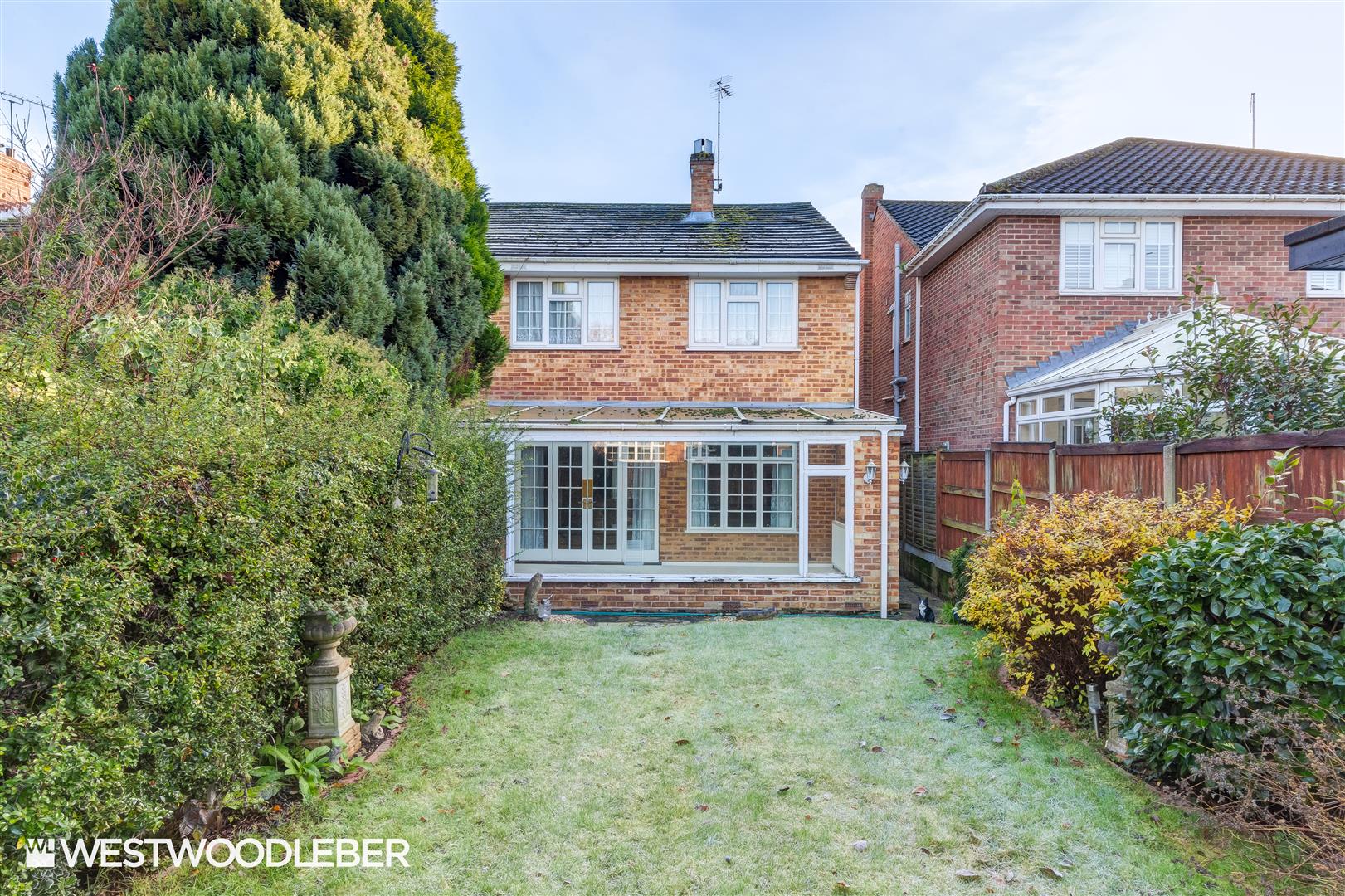 Property in West Close, Hoddesdon, EN11 9DA