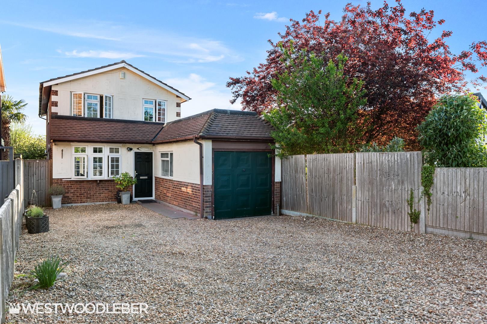 Dobbs Weir Road, Hoddesdon, EN11