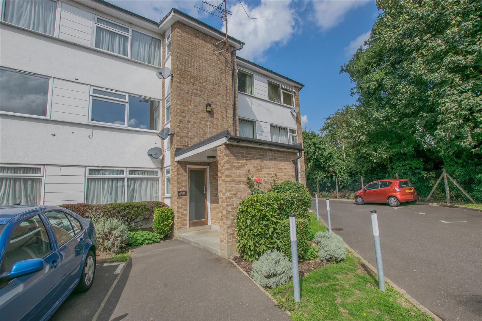 High Road, Broxbourne, EN10