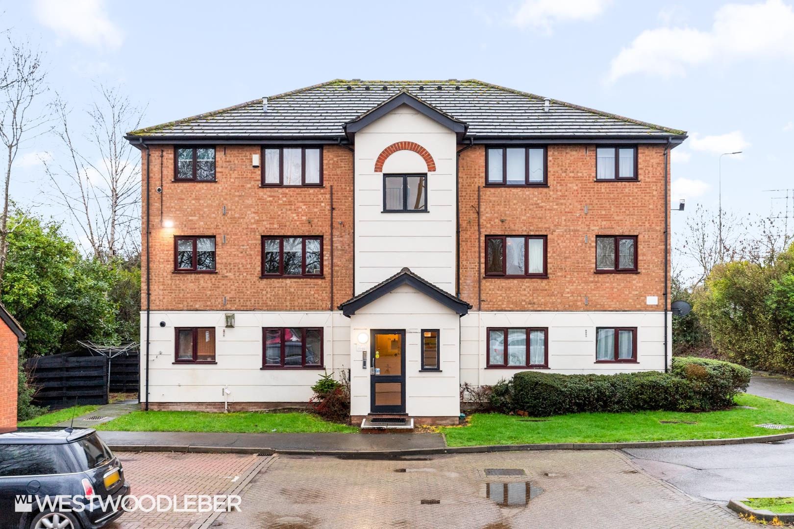 Parrotts Field, Hoddesdon, EN11