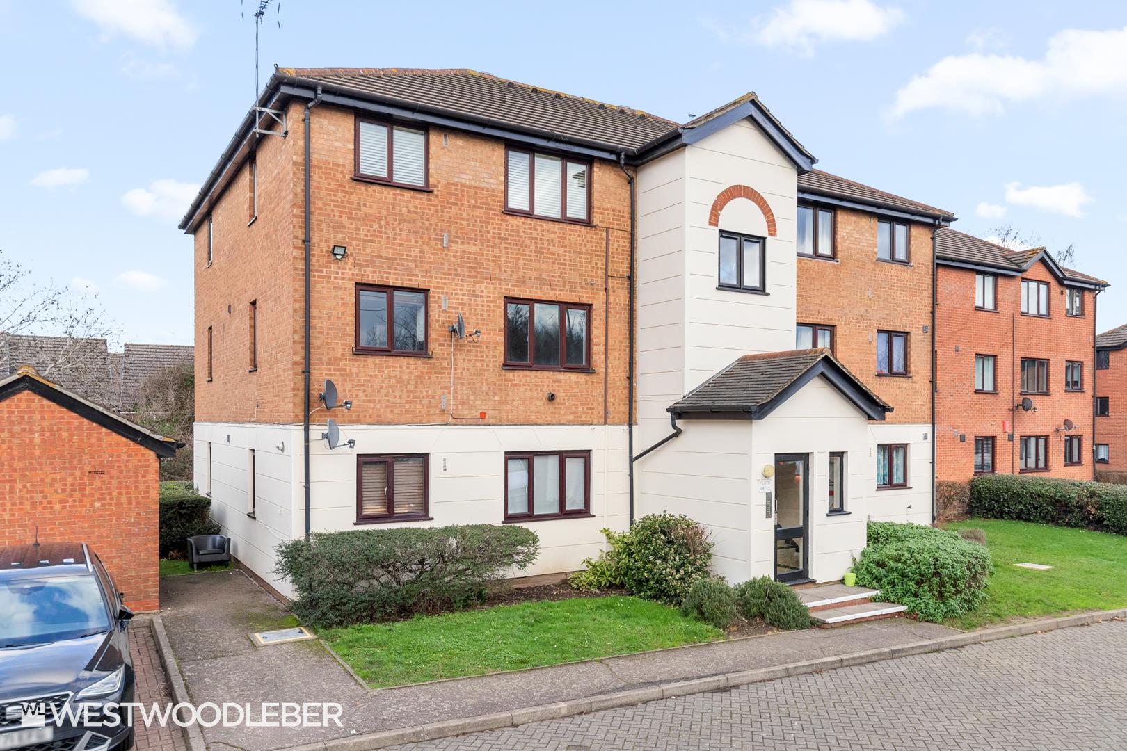 Parrotts Field, Hoddesdon, EN11