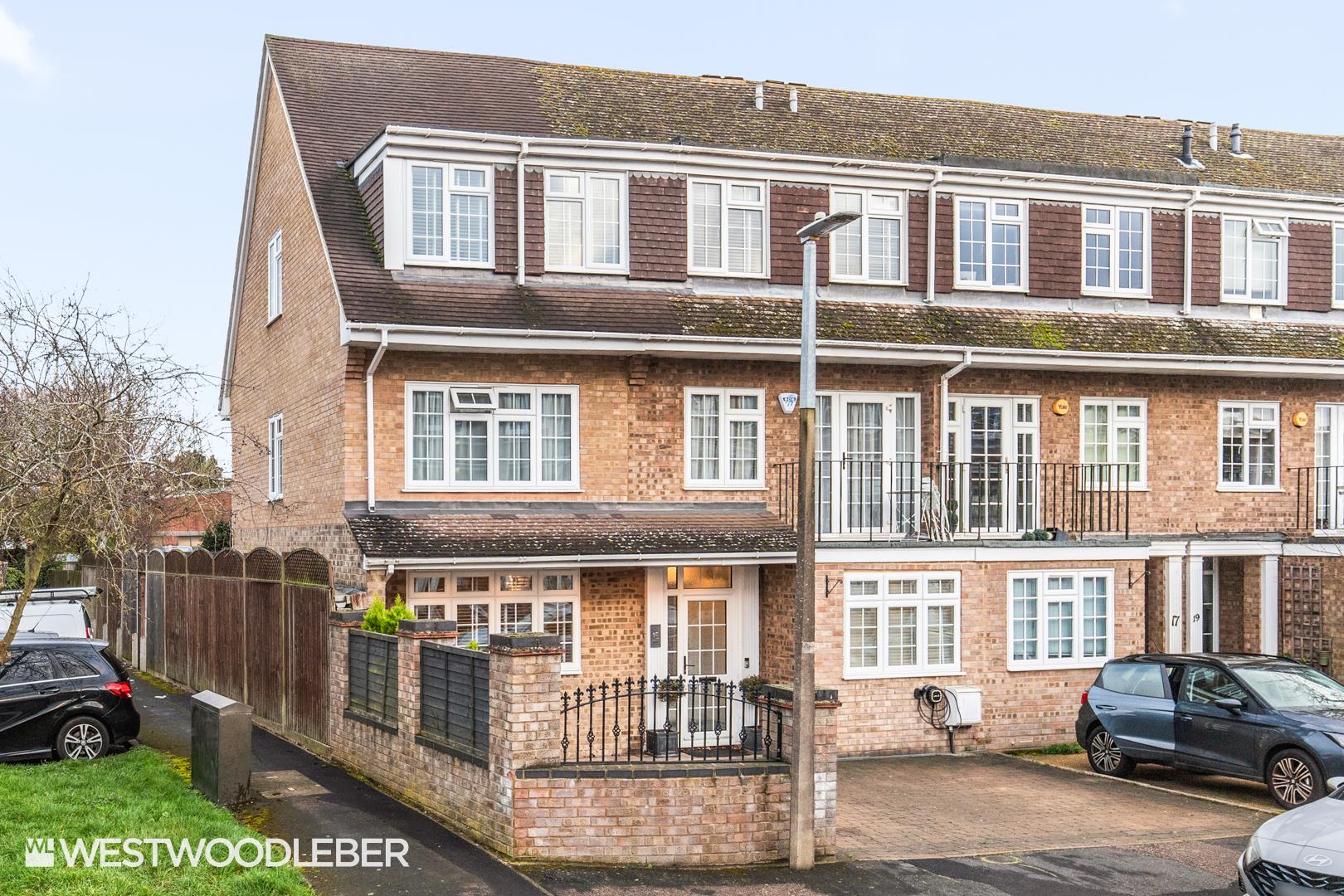 Taylors Avenue, Hoddesdon, EN11