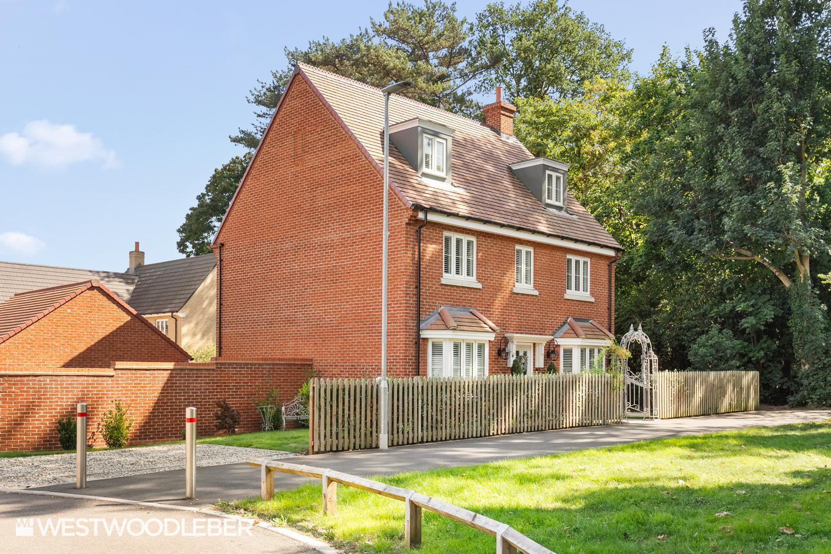 Elmer Close, Hoddesdon, EN11