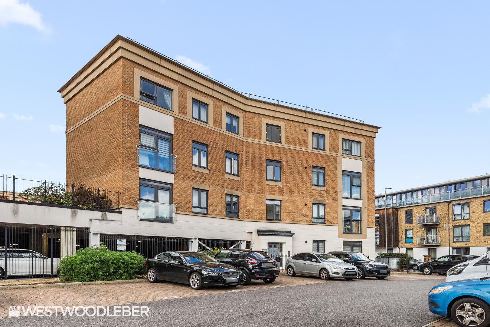 Mead Lane, Hertford, SG13