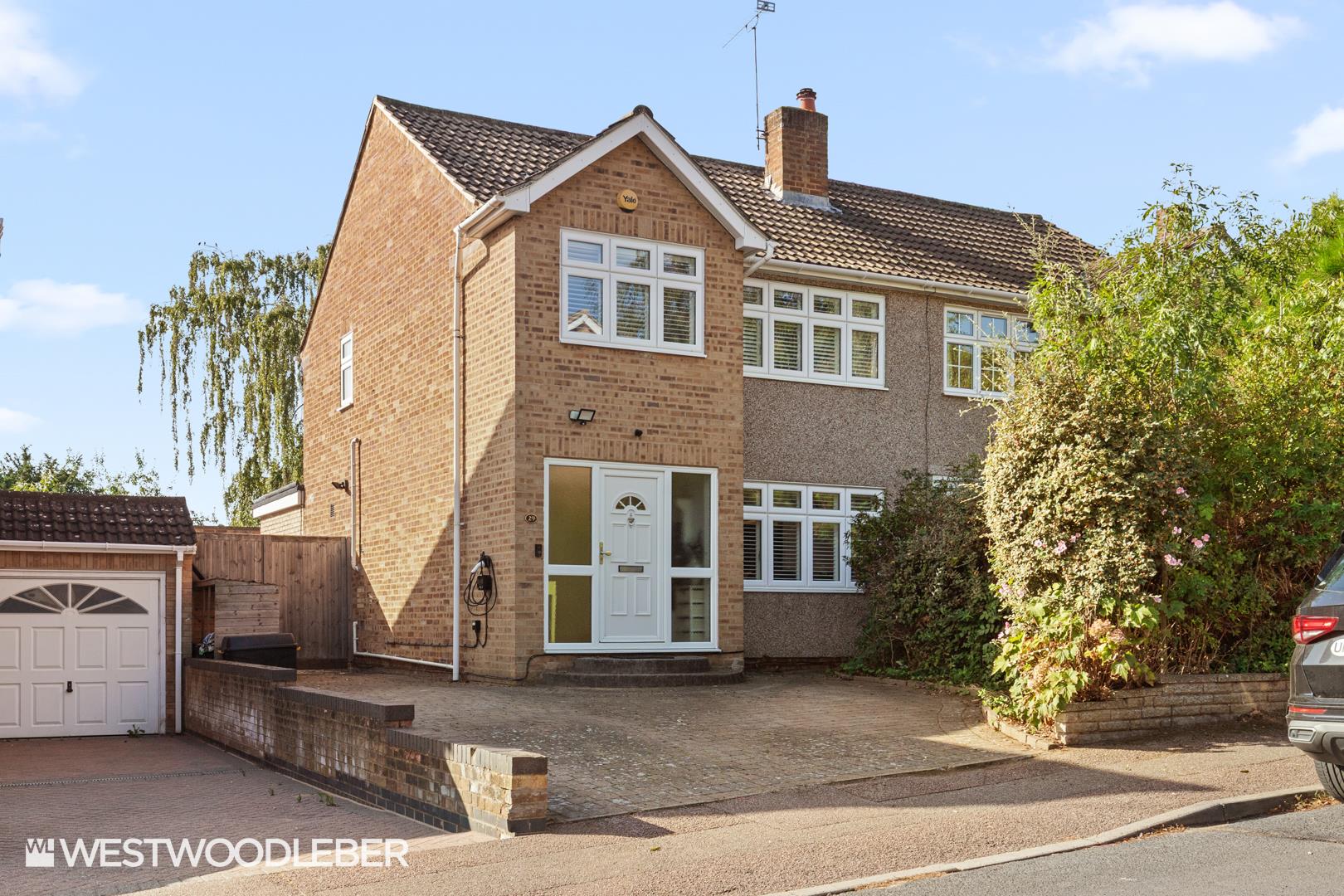 High Wood Road, Hoddesdon, EN11