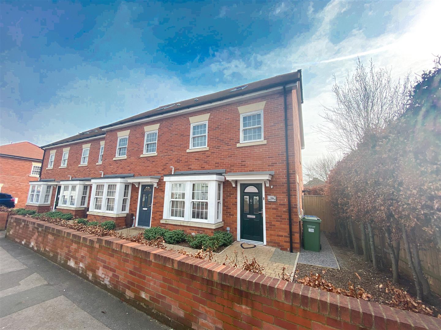 Property in White Hart Lane, Portchester, PO16